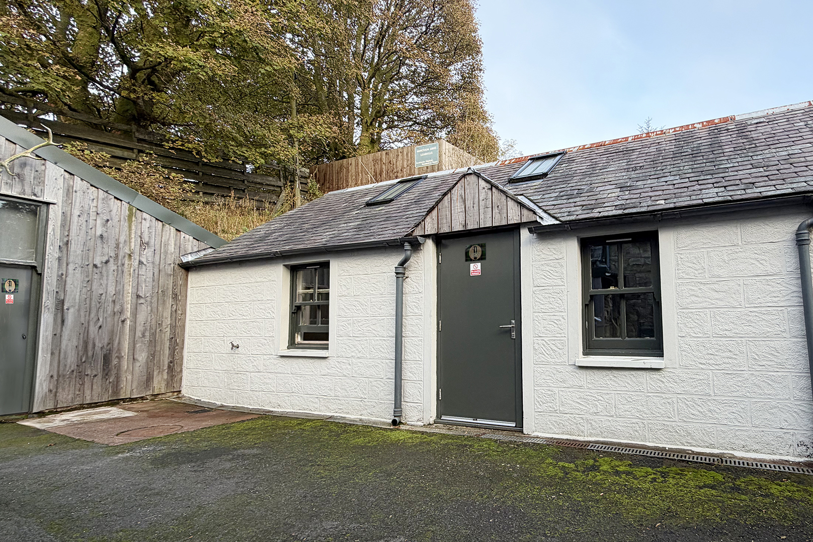 Exterior of Hopetoun Bothy in Leadhills