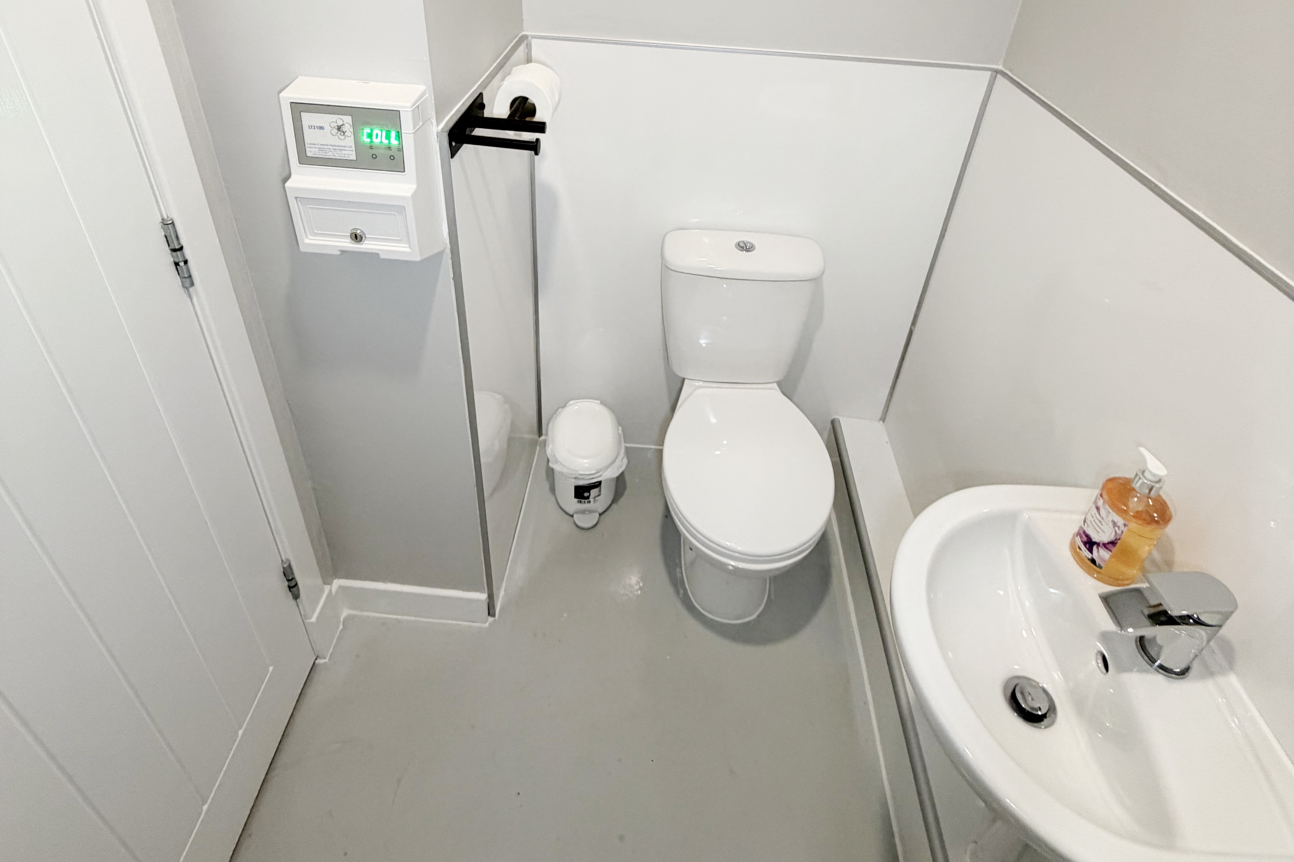 Ensuite shower room at Hopetoun Bothy